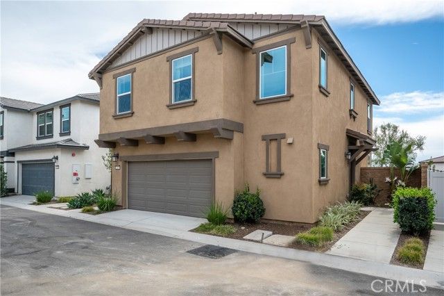 2433 Gunner Ridge Way, Rialto, CA 92377