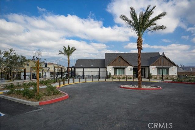 2433 Gunner Ridge Way, Rialto, CA 92377