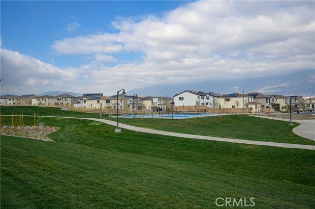 2433 Gunner Ridge Way, Rialto, CA 92377