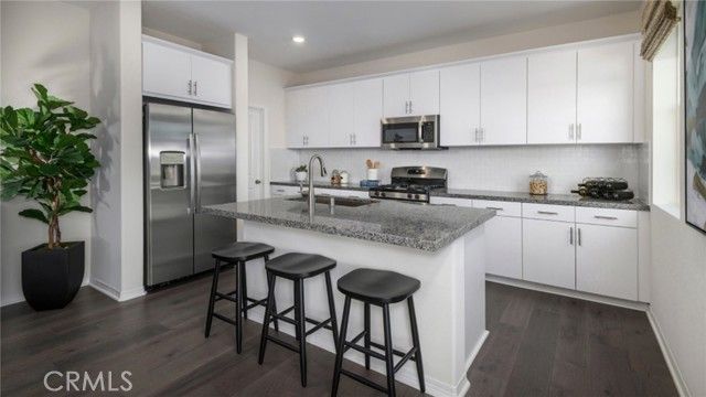 2433 Gunner Ridge Way, Rialto, CA 92377