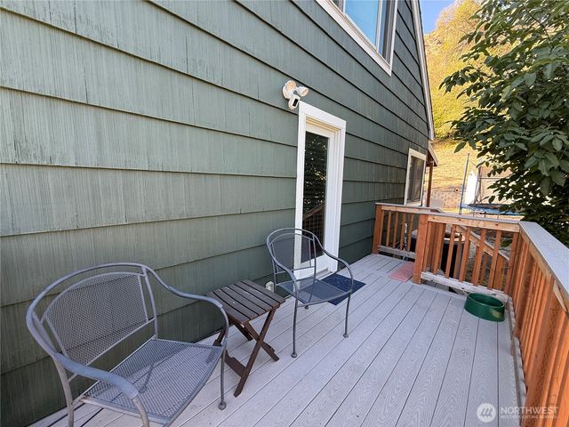 132 Montvu Drive, Omak, WA 98841