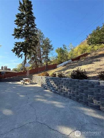 132 Montvu Drive, Omak, WA 98841