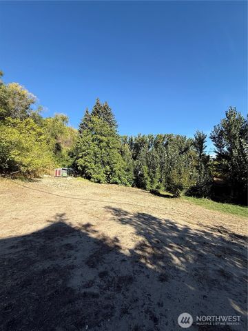 132 Montvu Drive, Omak, WA 98841