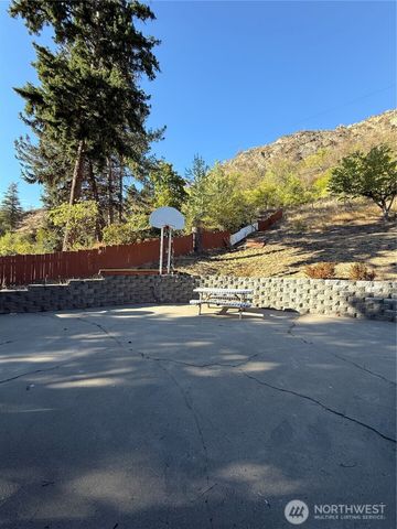 132 Montvu Drive, Omak, WA 98841