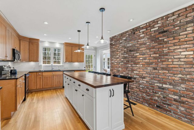 66 Horizon Drive, Bedford, NH 03110