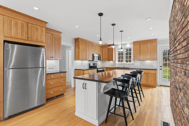 66 Horizon Drive, Bedford, NH 03110