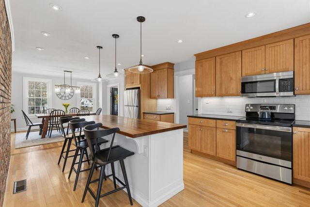 66 Horizon Drive, Bedford, NH 03110