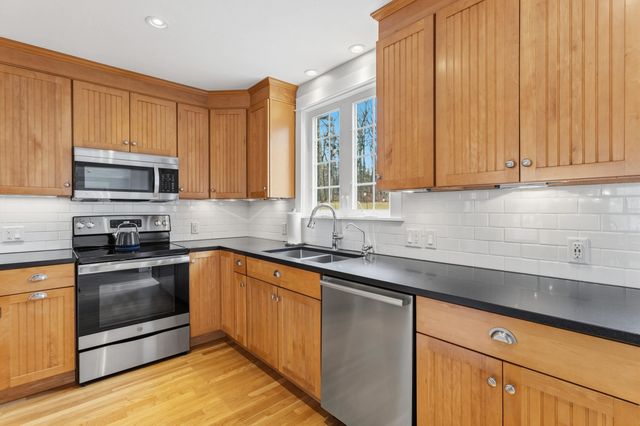 66 Horizon Drive, Bedford, NH 03110