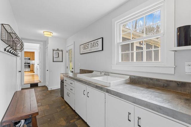 66 Horizon Drive, Bedford, NH 03110