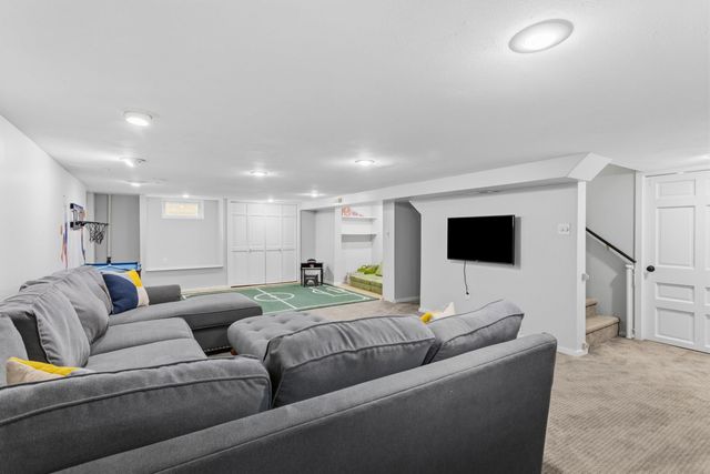 66 Horizon Drive, Bedford, NH 03110