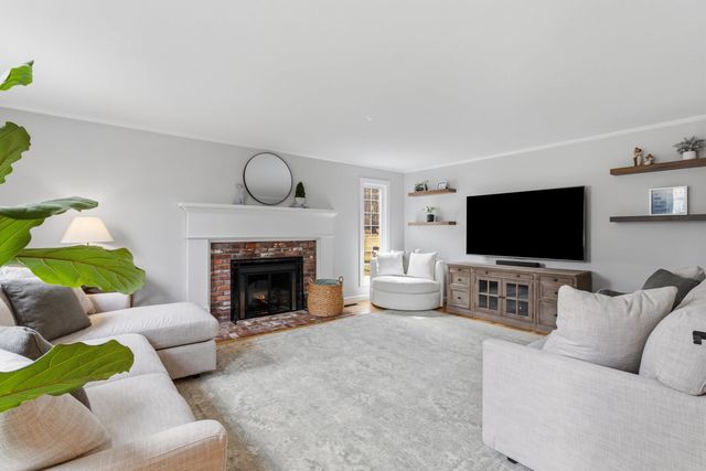 66 Horizon Drive, Bedford, NH 03110