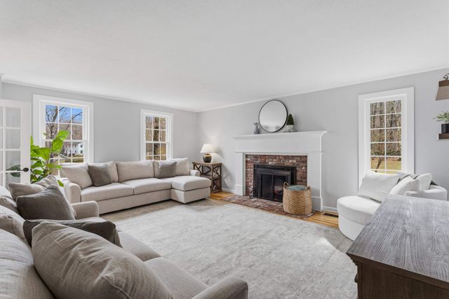 66 Horizon Drive, Bedford, NH 03110