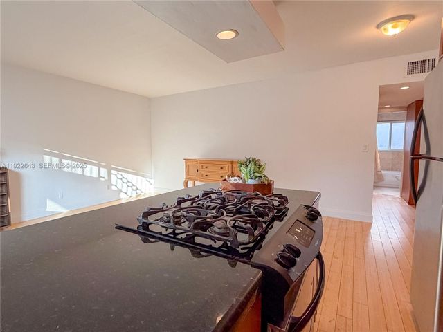 10101 W Bay Harbor Dr 5, Bay Harbor Islands, FL 33154