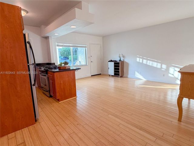 10101 W Bay Harbor Dr 5, Bay Harbor Islands, FL 33154