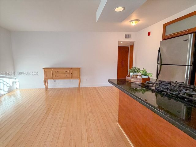 10101 W Bay Harbor Dr 5, Bay Harbor Islands, FL 33154