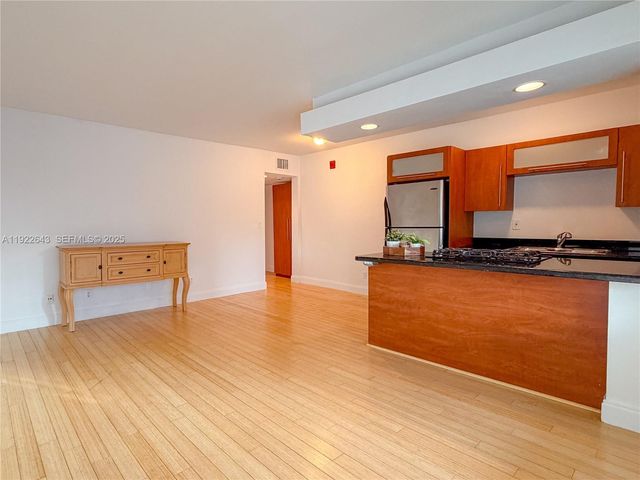 10101 W Bay Harbor Dr 5, Bay Harbor Islands, FL 33154