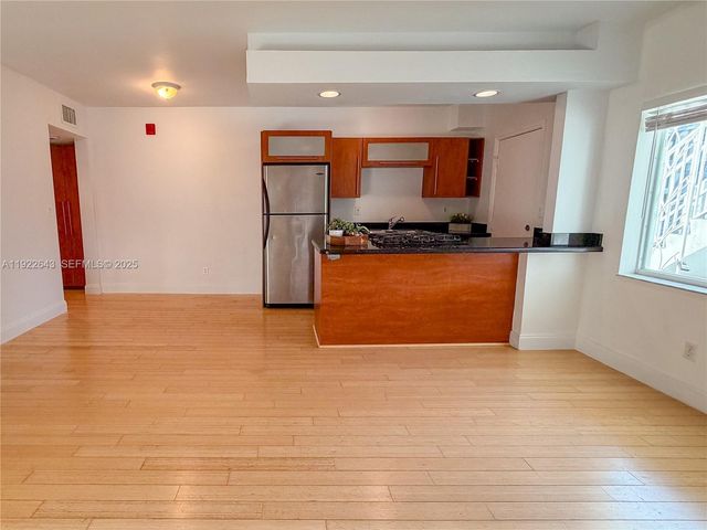 10101 W Bay Harbor Dr 5, Bay Harbor Islands, FL 33154