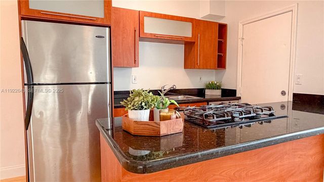 10101 W Bay Harbor Dr 5, Bay Harbor Islands, FL 33154