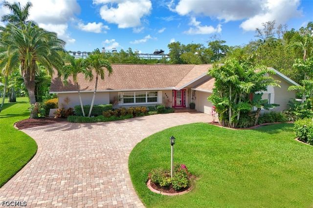 880 Deep Lagoon LN, Fort Myers, FL 33919