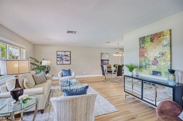 880 Deep Lagoon LN, Fort Myers, FL 33919