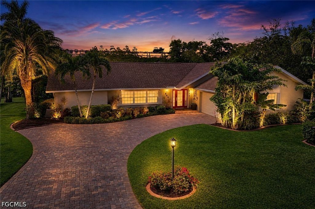 880 Deep Lagoon LN, Fort Myers, FL 33919