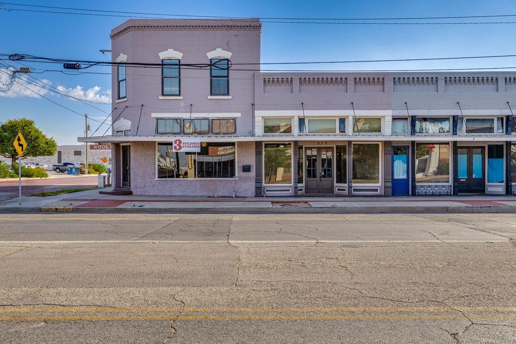 Image 1 of property listing at 318-322 N Chadbourne Street, San Angelo, TX 76903
