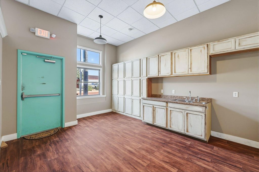 Image 12 of property listing at 318-322 N Chadbourne Street, San Angelo, TX 76903