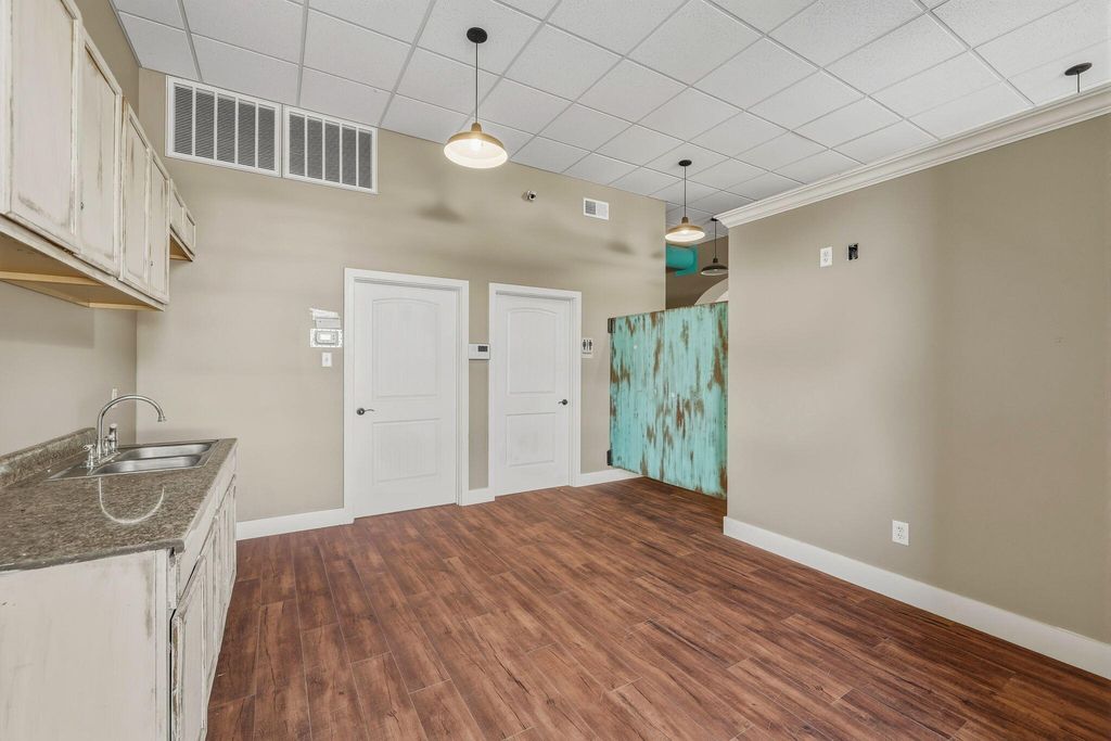 Image 13 of property listing at 318-322 N Chadbourne Street, San Angelo, TX 76903