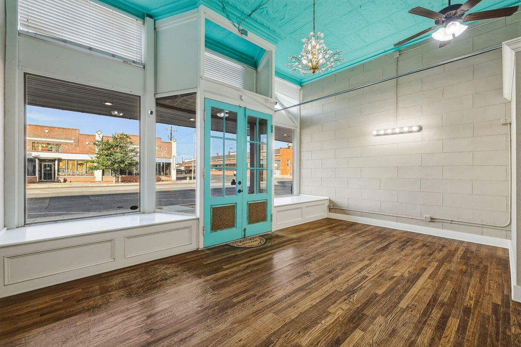 Image 15 of property listing at 318-322 N Chadbourne Street, San Angelo, TX 76903