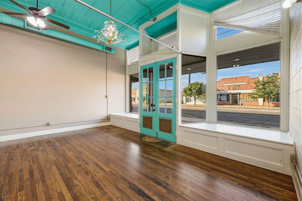 Image 16 of property listing at 318-322 N Chadbourne Street, San Angelo, TX 76903