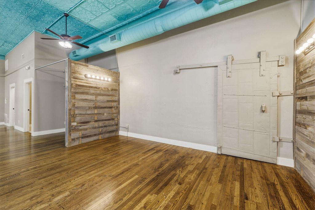 Image 19 of property listing at 318-322 N Chadbourne Street, San Angelo, TX 76903