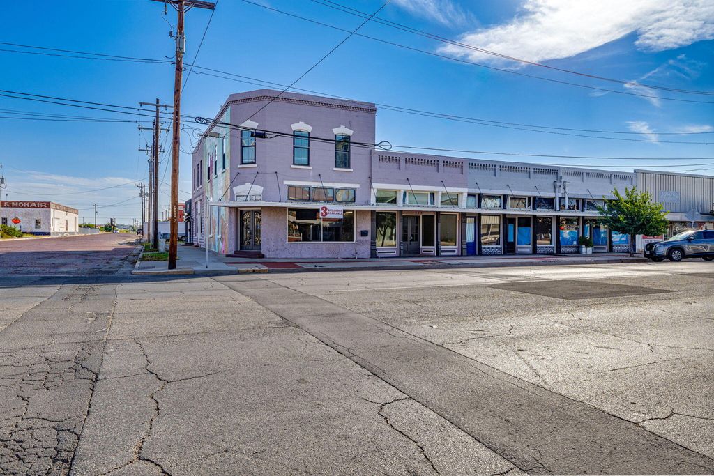 Image 2 of property listing at 318-322 N Chadbourne Street, San Angelo, TX 76903