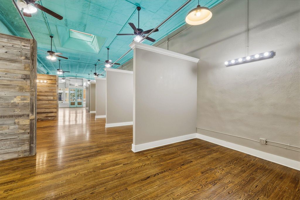 Image 22 of property listing at 318-322 N Chadbourne Street, San Angelo, TX 76903