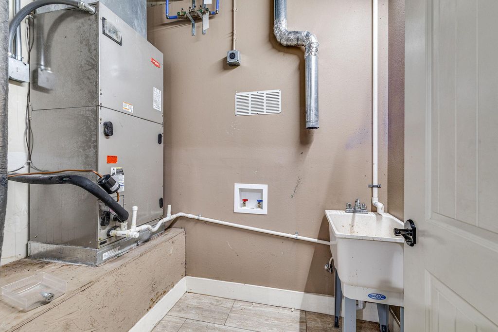 Image 25 of property listing at 318-322 N Chadbourne Street, San Angelo, TX 76903