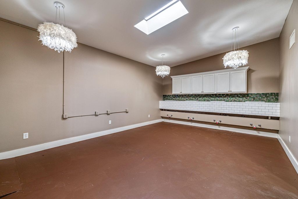 Image 26 of property listing at 318-322 N Chadbourne Street, San Angelo, TX 76903