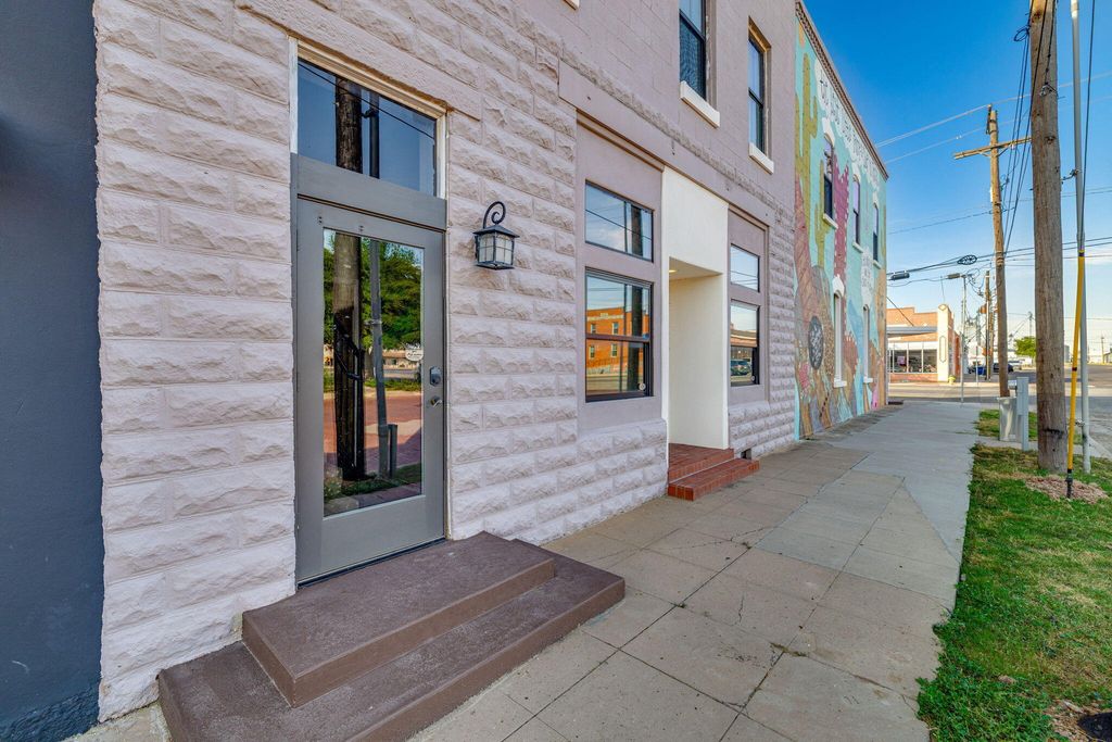 Image 29 of property listing at 318-322 N Chadbourne Street, San Angelo, TX 76903