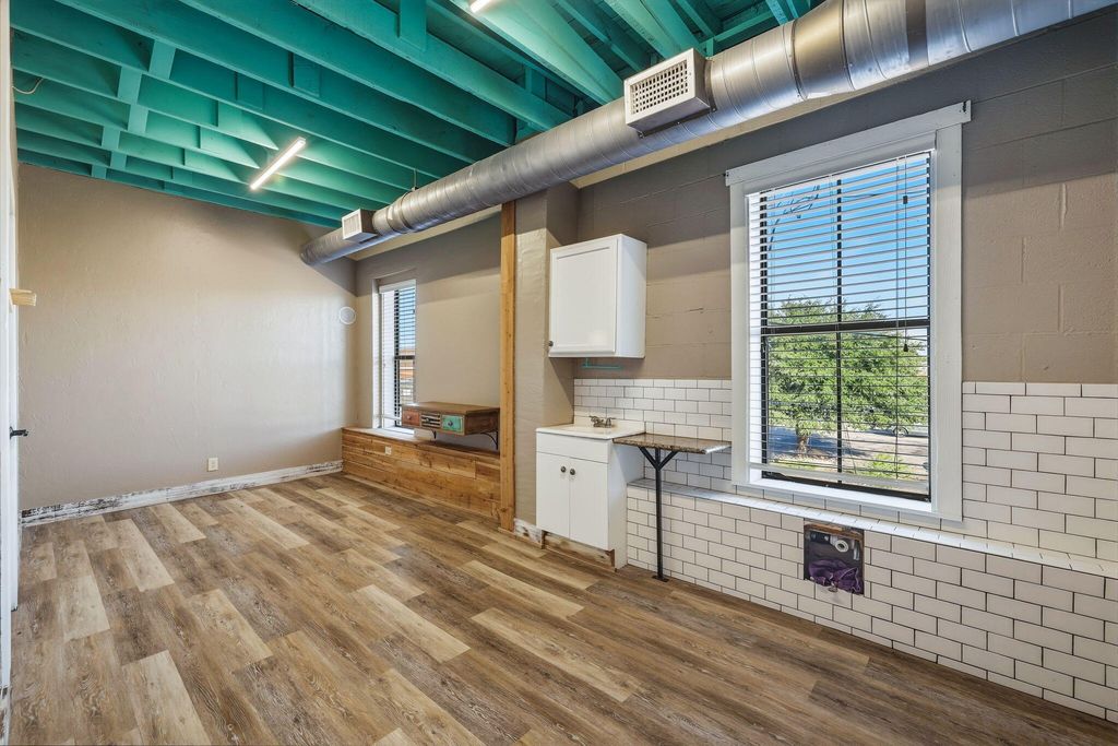 Image 36 of property listing at 318-322 N Chadbourne Street, San Angelo, TX 76903
