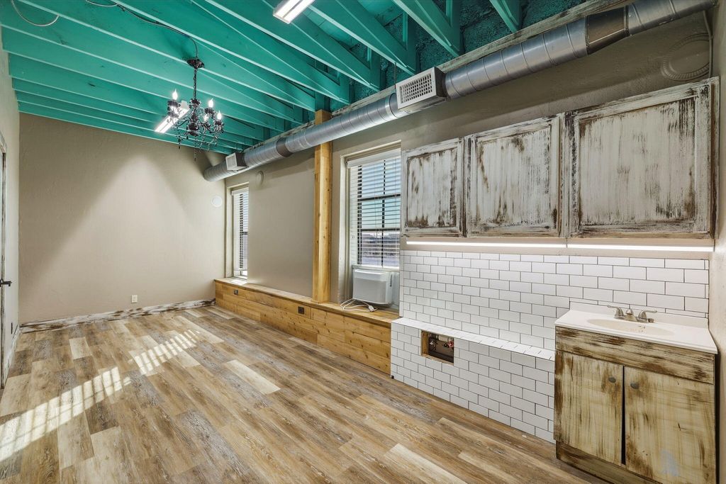 Image 38 of property listing at 318-322 N Chadbourne Street, San Angelo, TX 76903
