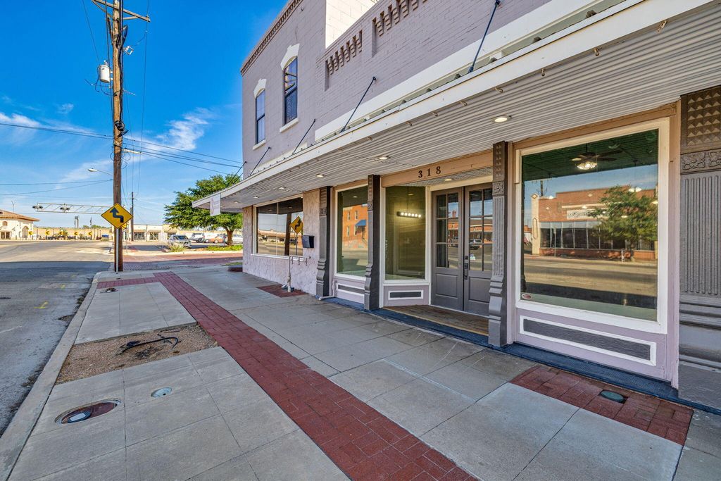 Image 4 of property listing at 318-322 N Chadbourne Street, San Angelo, TX 76903