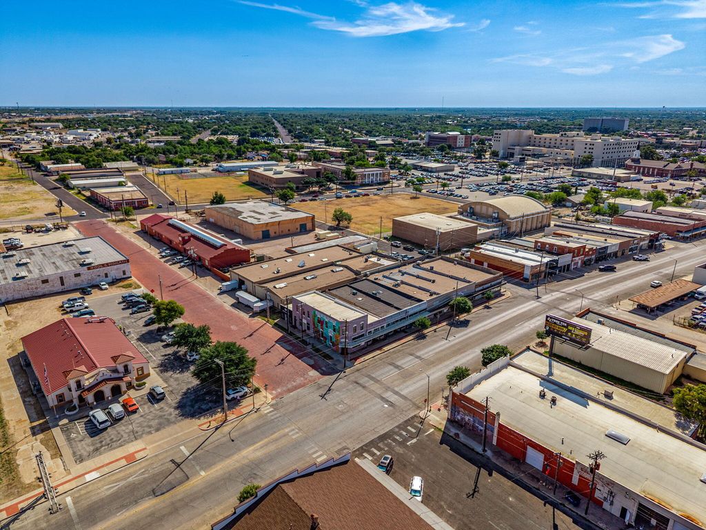 Image 43 of property listing at 318-322 N Chadbourne Street, San Angelo, TX 76903