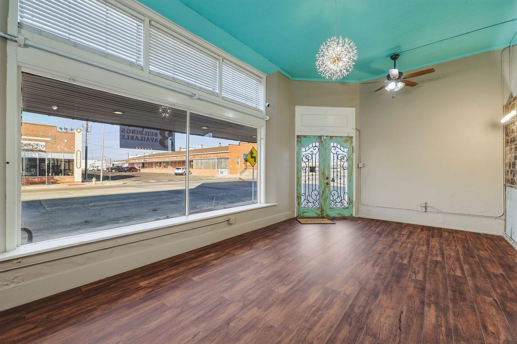 Image 5 of property listing at 318-322 N Chadbourne Street, San Angelo, TX 76903