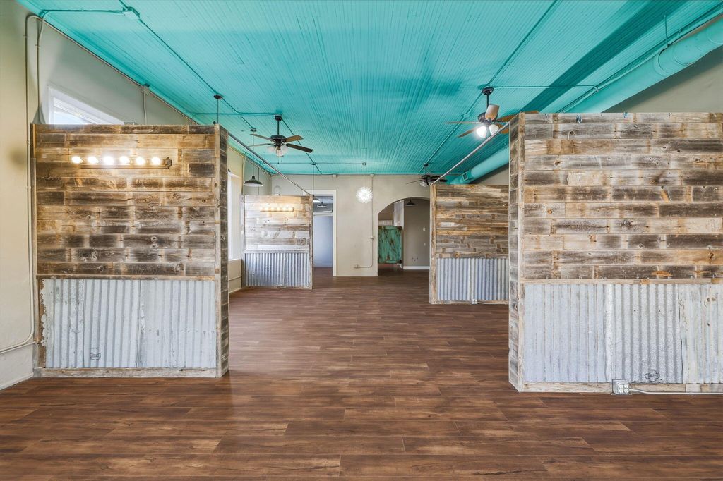 Image 7 of property listing at 318-322 N Chadbourne Street, San Angelo, TX 76903