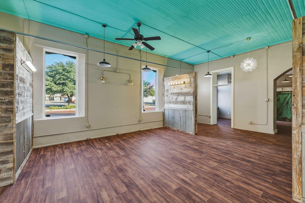 Image 8 of property listing at 318-322 N Chadbourne Street, San Angelo, TX 76903