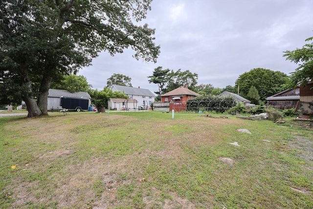 16 S Berryman St, Westport, MA 02790