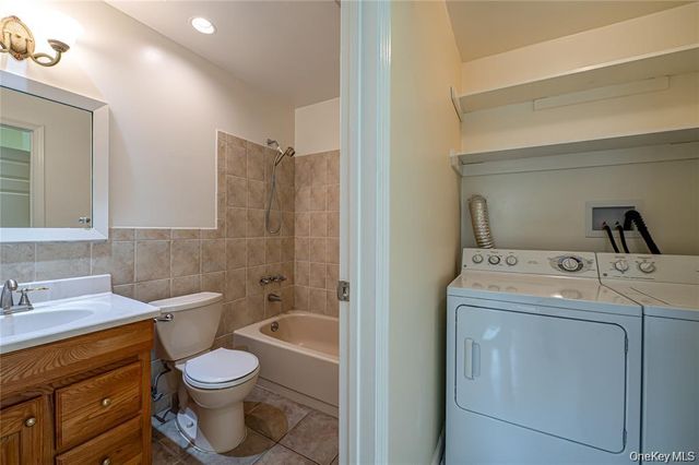 52 Admirals Drive E, Bay Shore, NY 11706