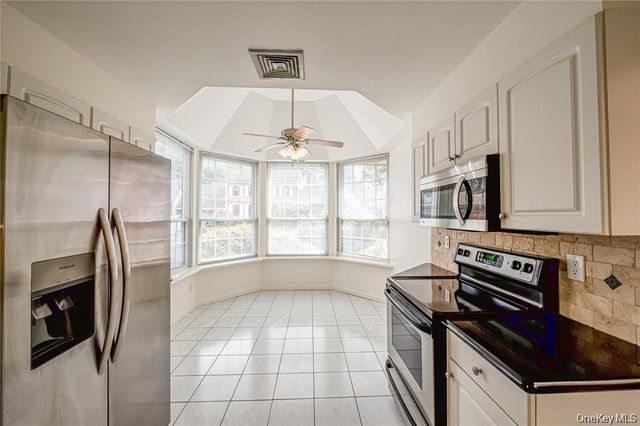 52 Admirals Drive E, Bay Shore, NY 11706