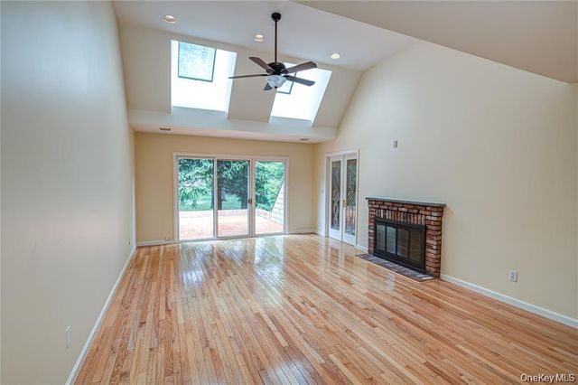 52 Admirals Drive E, Bay Shore, NY 11706