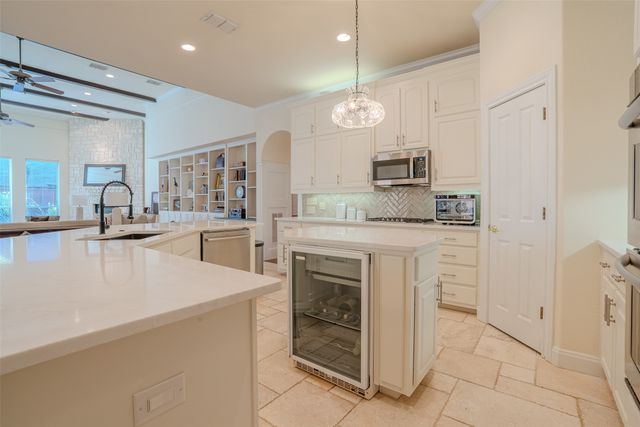 4212 Riverhollow Drive, Fort Worth, TX 76116