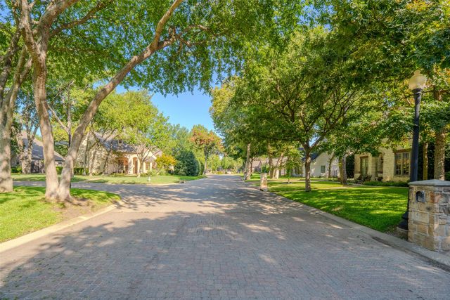 4212 Riverhollow Drive, Fort Worth, TX 76116