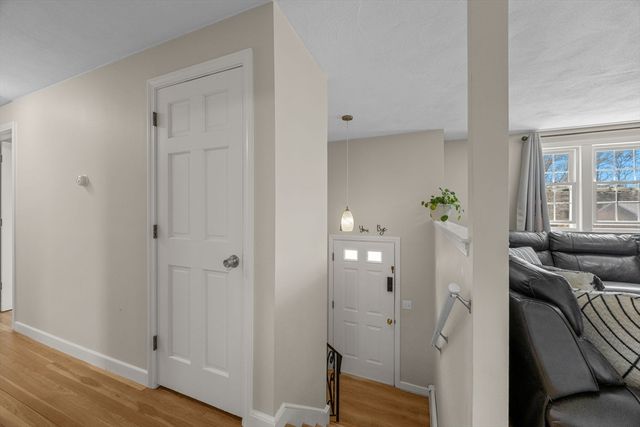 74 Meredith Dr, Falmouth, MA 02536